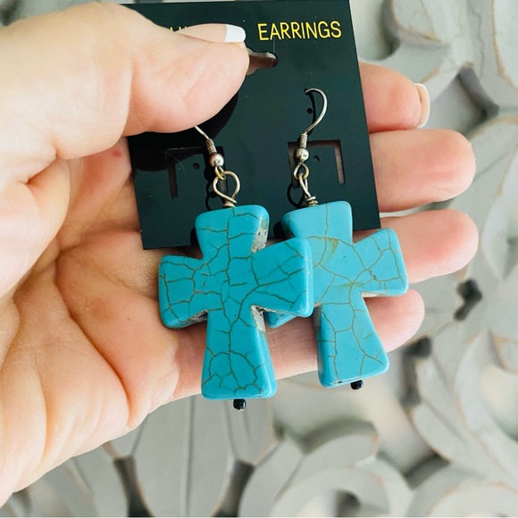 Turquoise tribal BoHo Gothic necklace and earring set. - Picture 5 of 7